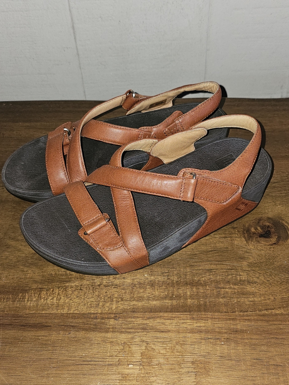 Fitflop Women's Tan Leather Crossover Strap Sandals Size 6